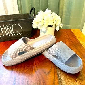 Light Grey Slides.. size 8